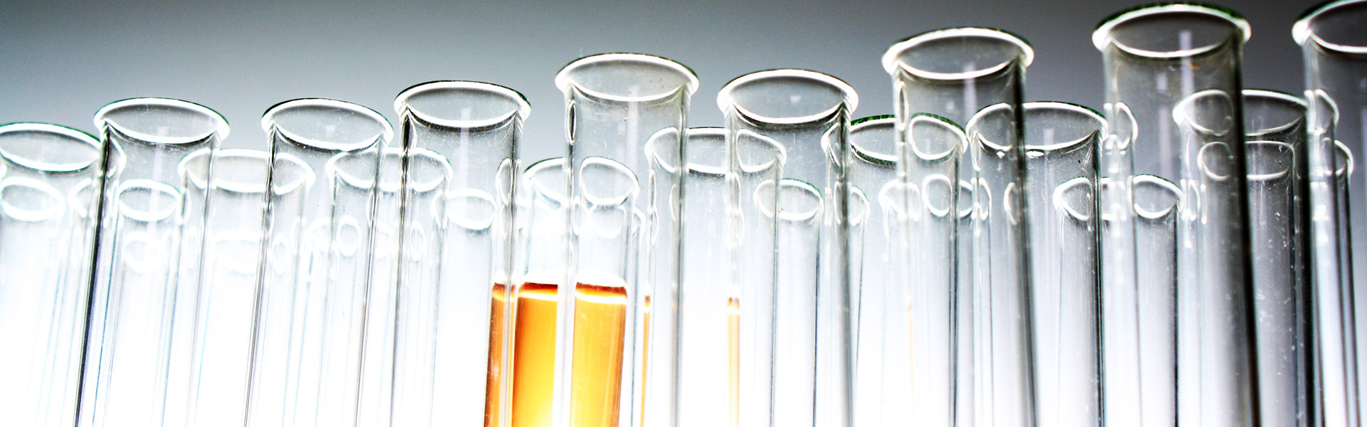 Goldenes Reagenzglas als Symbol für den Forscherpreis